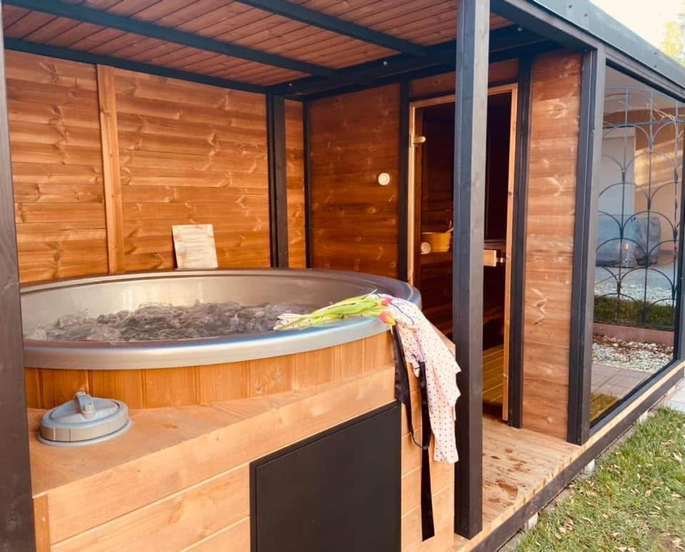Voeroesko Villa -Elnoeki Szauna Es Jakuzzi Hasznalattal บาลาโตนัลมาดี ภายนอก รูปภาพ